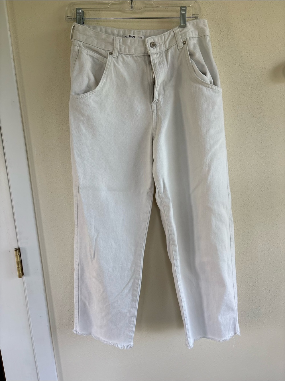 Pull&Bear White High Rise Straight Leg Jeans Women’s 6 Raw Frayed Hem